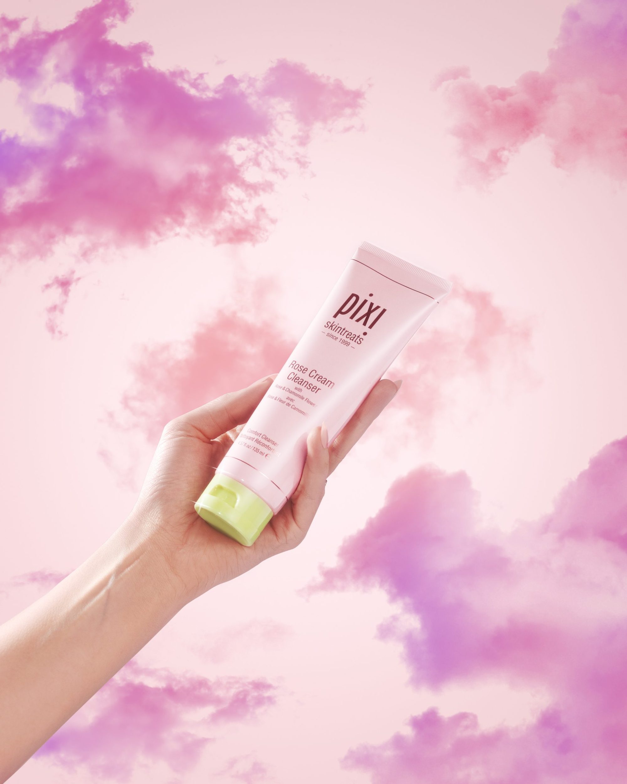 hand-modeling-pink-clouds-dreamy-product-photography hand-modeling-pink-clouds-dreamy-product-photography